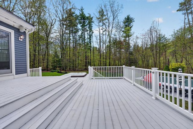 55 Page Lane, Hampstead, NH 03841