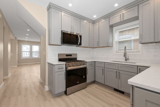 2848 N Mobile Avenue, Chicago, IL 60634