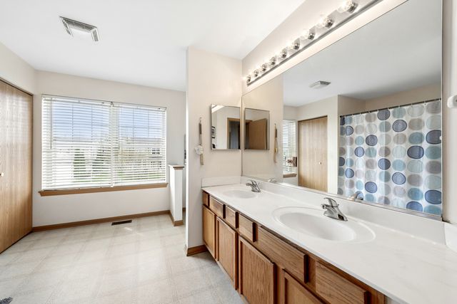 10356 Longfield Drive, Huntley, IL 60142