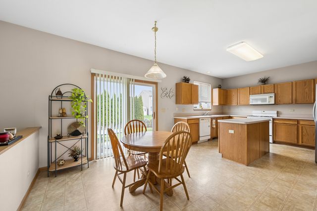10356 Longfield Drive, Huntley, IL 60142