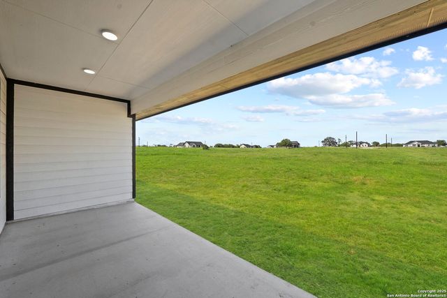 113 Hidden Cove, Floresville, TX 78114