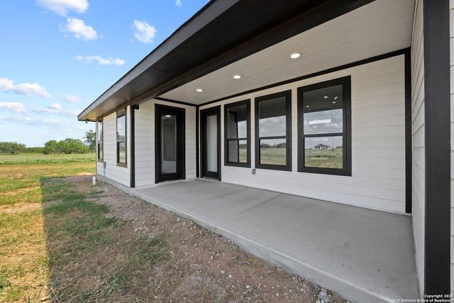 113 Hidden Cove, Floresville, TX 78114