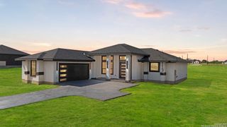 113 Hidden Cove, Floresville, TX 78114
