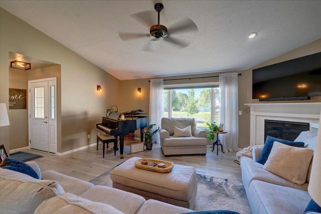 652 E Countryside Drive, Evansville, WI 53536