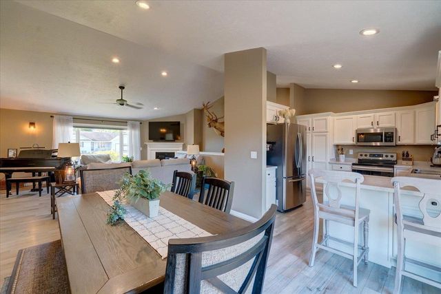 652 E Countryside Drive, Evansville, WI 53536