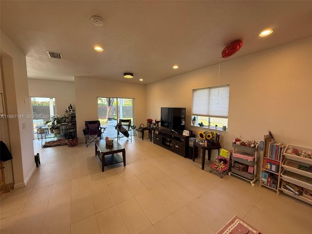 396 NE 33rd Ter, Homestead, FL 33033