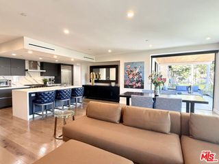 1017 N Croft Avenue 201, Los Angeles, CA 90069