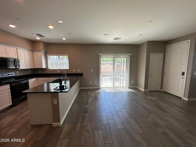 1885 E FRYE Road 102, Gilbert, AZ 85295