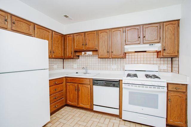 1525 Sander Court 108, Wheeling, IL 60090