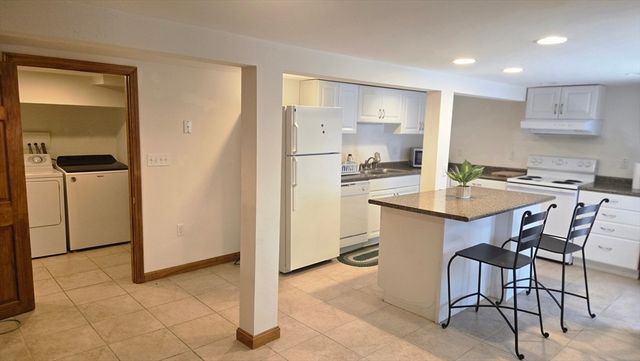 113 Oak Ridge Dr B, Ayer, MA 01432