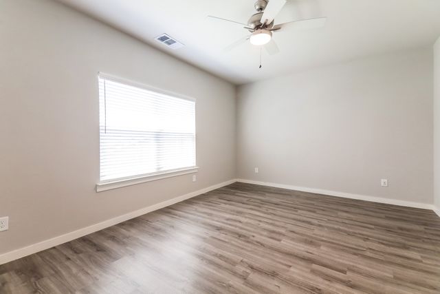 310 Niki Drive, Lewisville, TX 75057