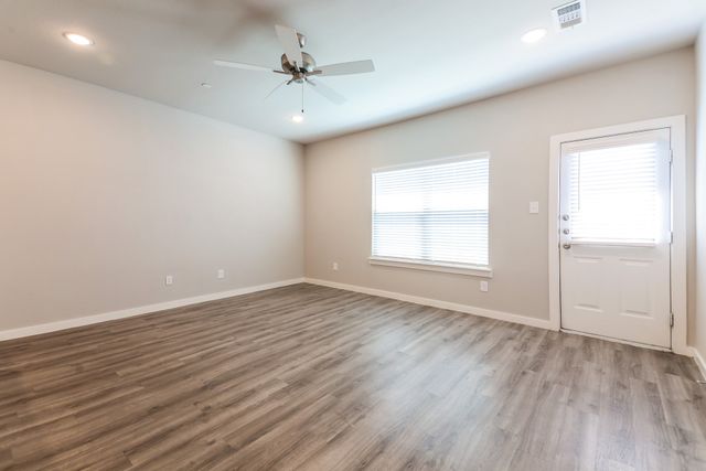 310 Niki Drive, Lewisville, TX 75057
