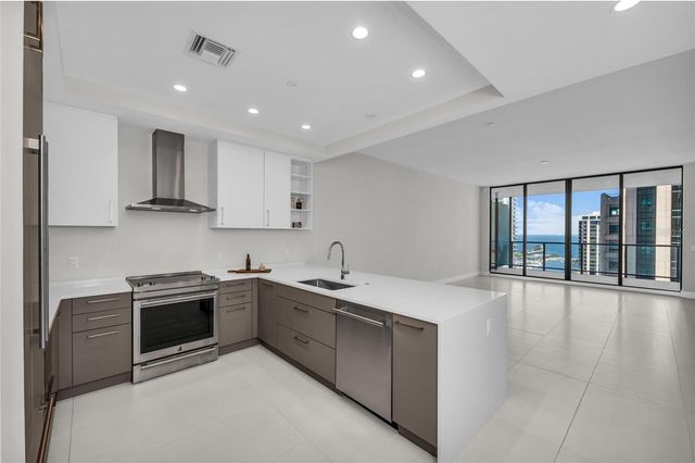 275 1ST AVENUE S 2204, St Petersburg, FL 33701