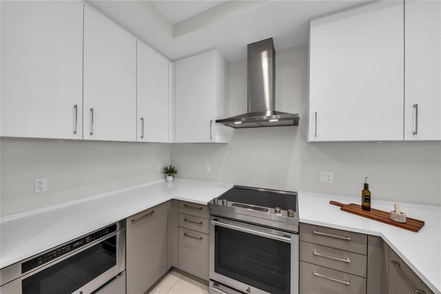 275 1ST AVENUE S 2204, St Petersburg, FL 33701