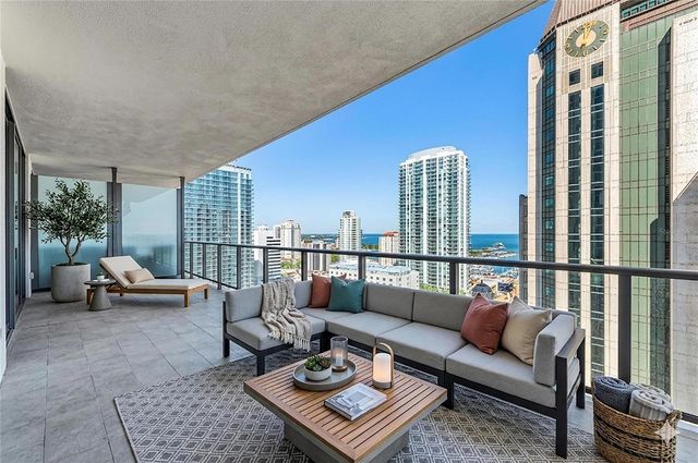 275 1ST AVENUE S 2204, St Petersburg, FL 33701