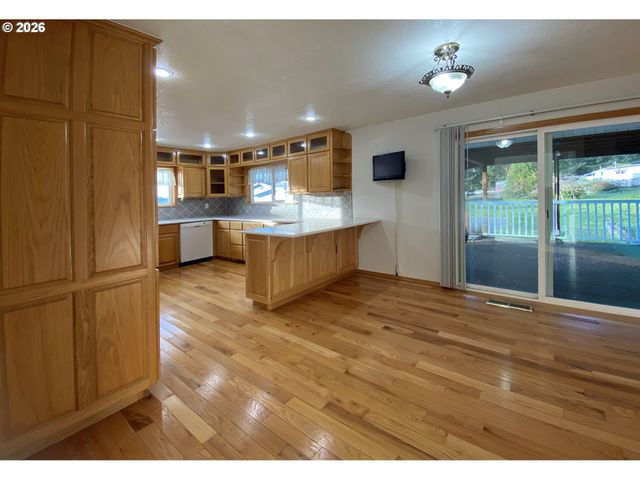 97987 COURT ST St, Brookings, OR 97415