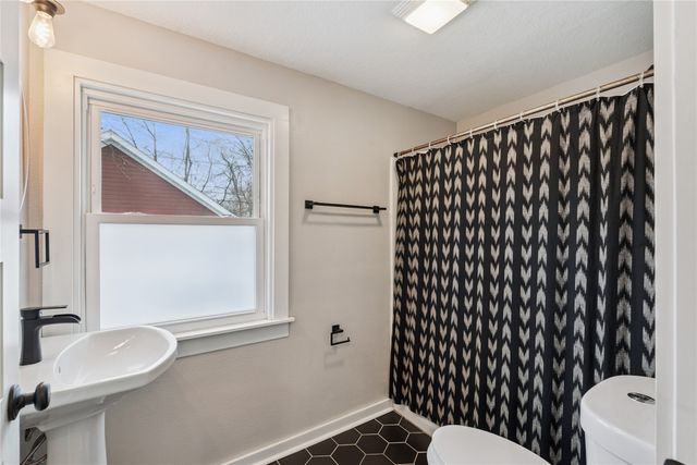 683 25th Street, Des Moines, IA 50312