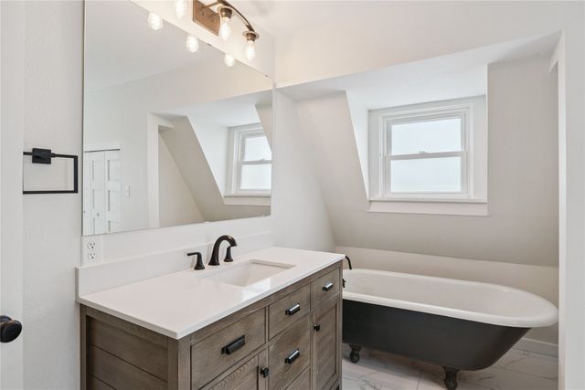 683 25th Street, Des Moines, IA 50312