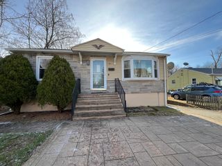 140 Edgewood Avenue, Waterbury, CT 06706
