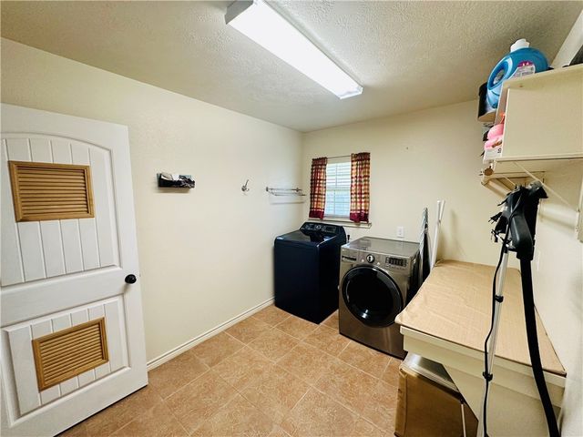 912 Emerald Dove Avenue, College Station, TX 77845