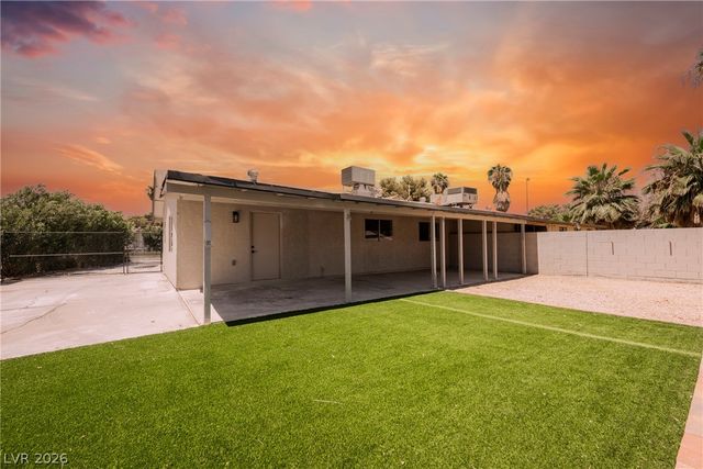 35 Hickory Street, Las Vegas, NV 89110