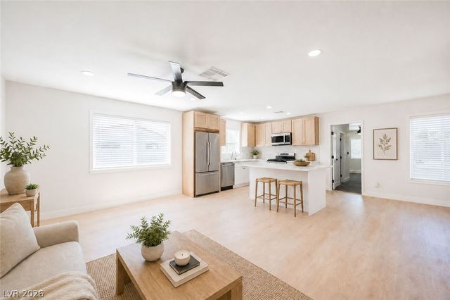 35 Hickory Street, Las Vegas, NV 89110