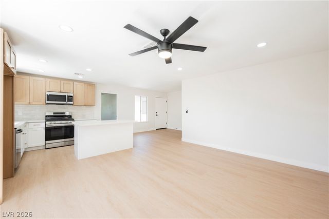 35 Hickory Street, Las Vegas, NV 89110