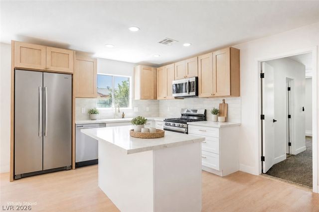 35 Hickory Street, Las Vegas, NV 89110