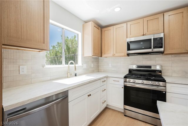 35 Hickory Street, Las Vegas, NV 89110