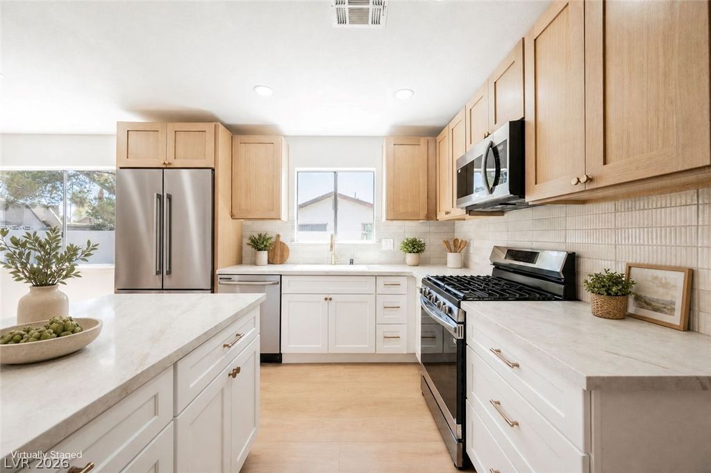 35 Hickory Street, Las Vegas, NV 89110