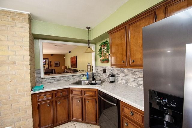 1827 Ash Meadow Drive, Houston, TX 77090