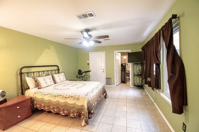 1827 Ash Meadow Drive, Houston, TX 77090