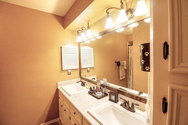 1827 Ash Meadow Drive, Houston, TX 77090