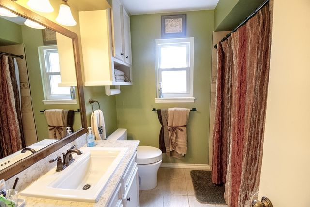 1827 Ash Meadow Drive, Houston, TX 77090