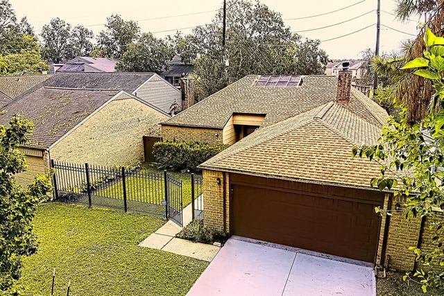 1827 Ash Meadow Drive, Houston, TX 77090