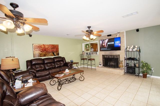 1827 Ash Meadow Drive, Houston, TX 77090