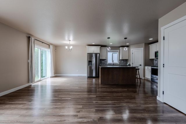 6204 63rd Avenue S, Fargo, ND 58104