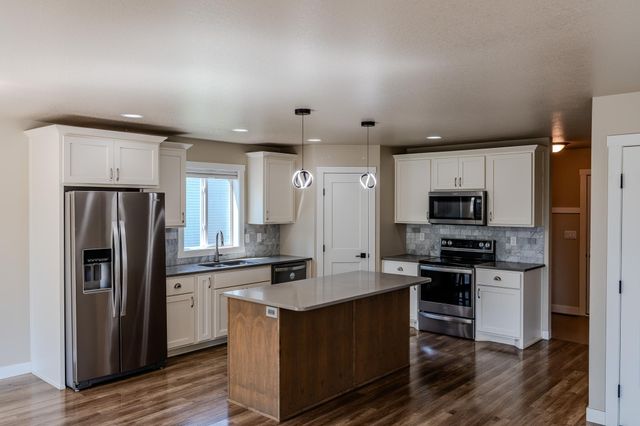 6204 63rd Avenue S, Fargo, ND 58104