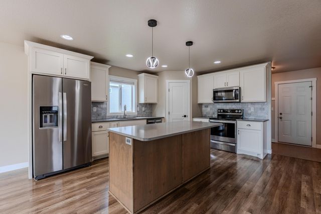 6204 63rd Avenue S, Fargo, ND 58104