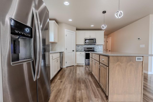 6204 63rd Avenue S, Fargo, ND 58104