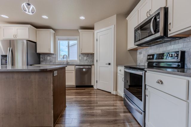 6204 63rd Avenue S, Fargo, ND 58104