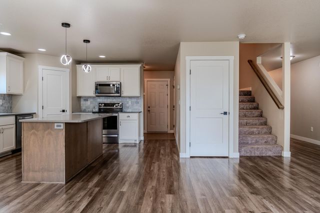 6204 63rd Avenue S, Fargo, ND 58104