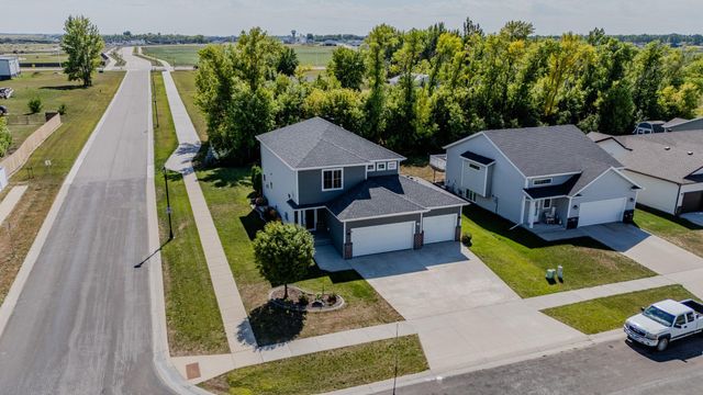 6204 63rd Avenue S, Fargo, ND 58104
