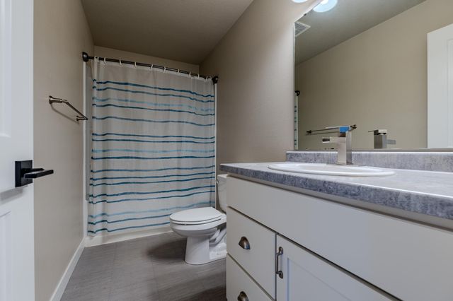 6204 63rd Avenue S, Fargo, ND 58104