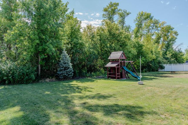 6204 63rd Avenue S, Fargo, ND 58104