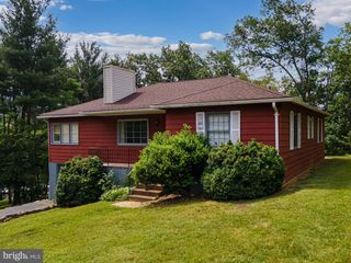 117 S GROVE AVE, Edinburg, VA 22824