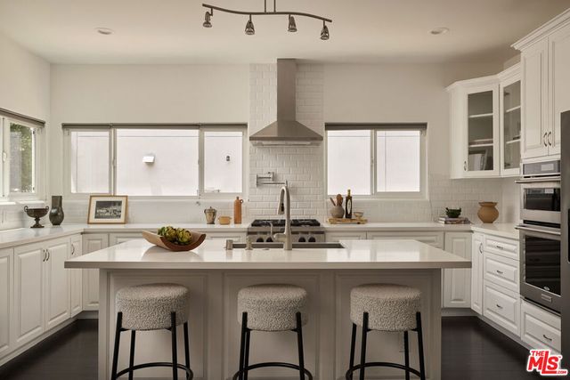 2955 Kelton Avenue, Los Angeles, CA 90064