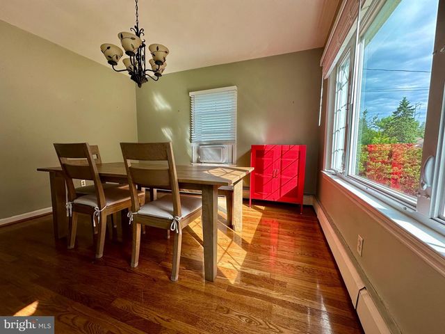 216 FERNWOOD, Folsom, PA 19033