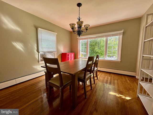 216 FERNWOOD, Folsom, PA 19033