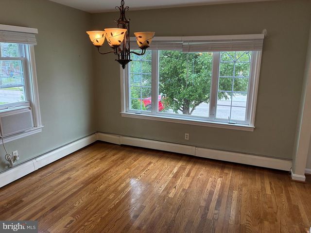 216 FERNWOOD, Folsom, PA 19033